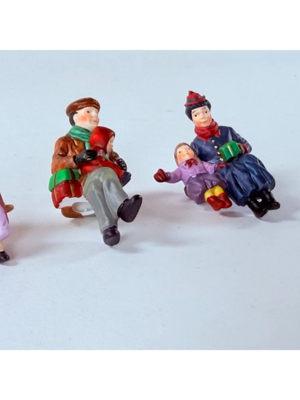 Dept 56 Heritage Village Christmas At The Park Set Of 3 Sitting Figures 5866-1